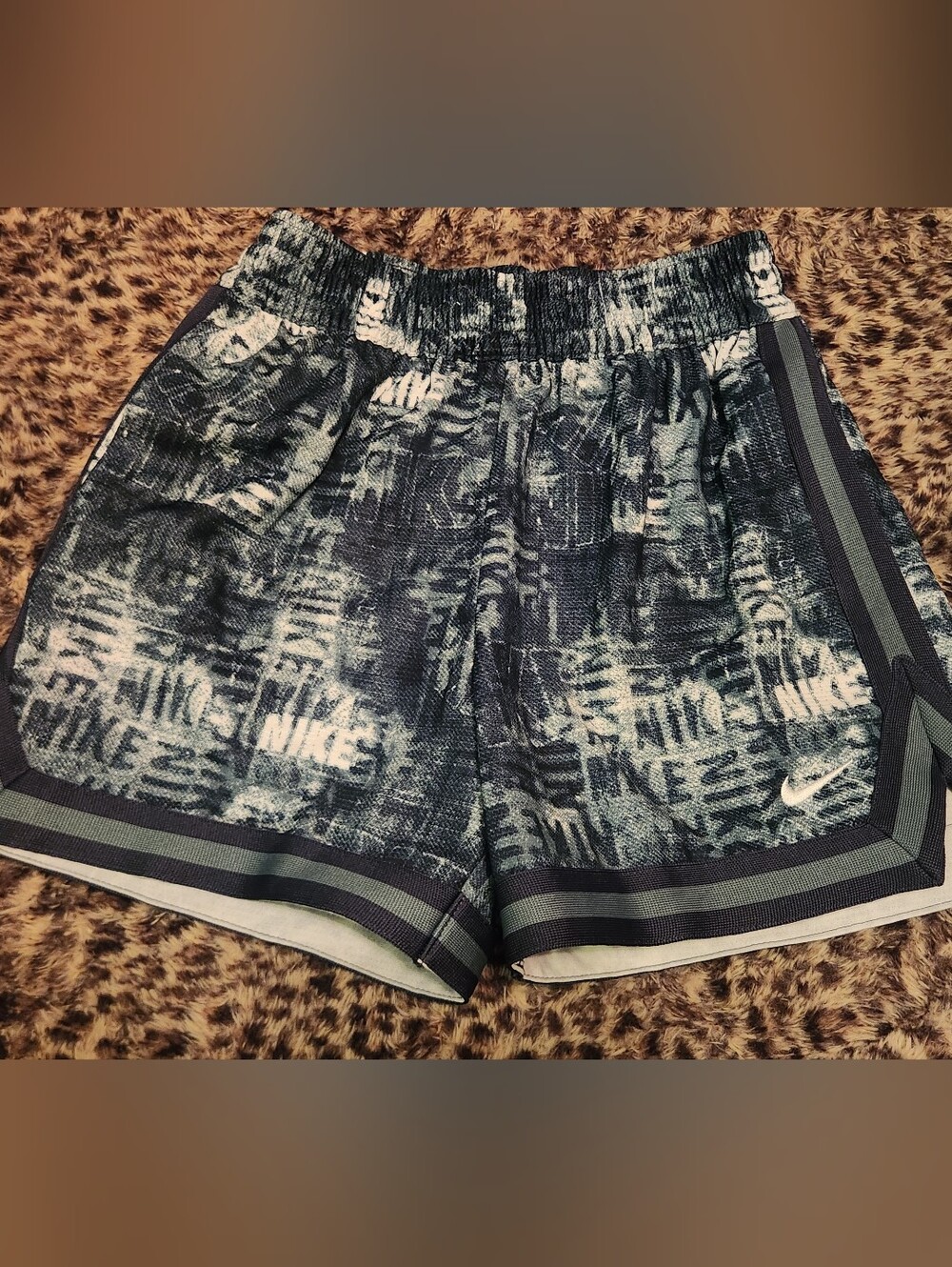 NWT Nike Boys Dri-FIT Elite Basketball Shorts Small Grey All Over Nike Logo